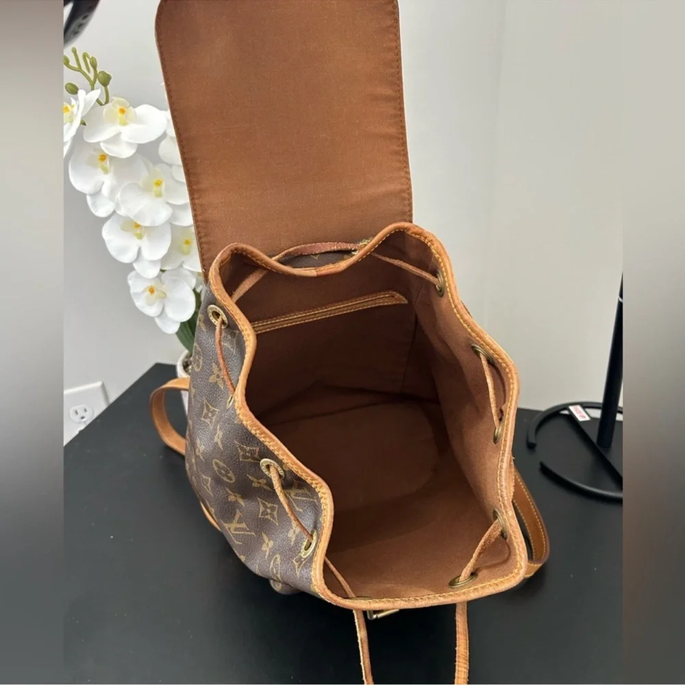 Louis Vuitton elegant louis